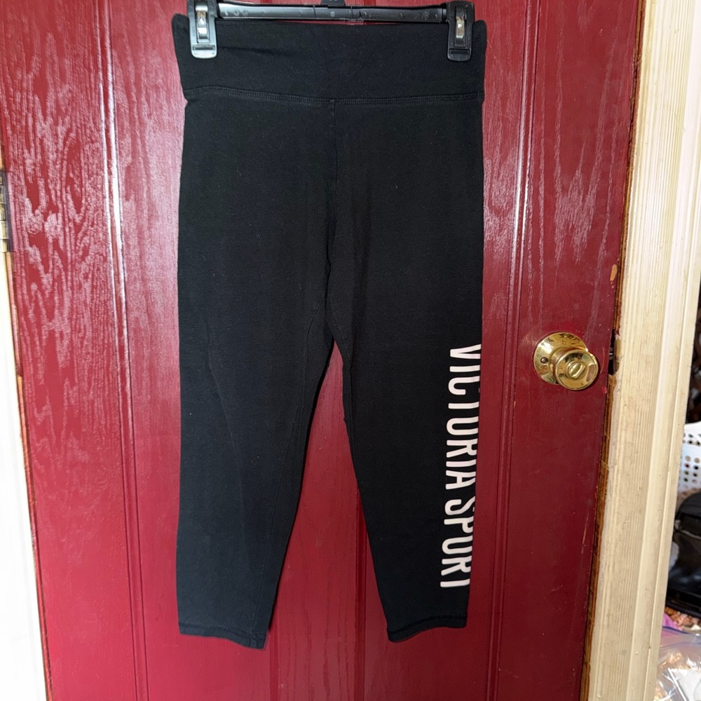 Victoria Sport Black High-Rise Capri Leggings